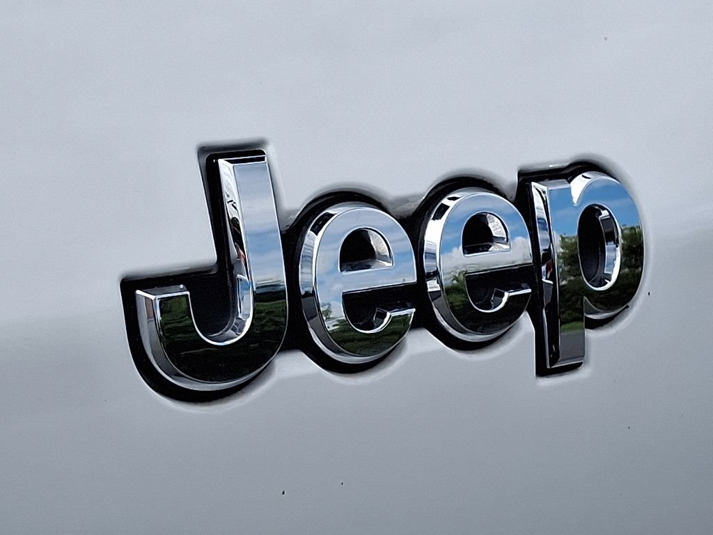 Used 2023 Jeep Grand Cherokee L Limited AWD/4WD image 28