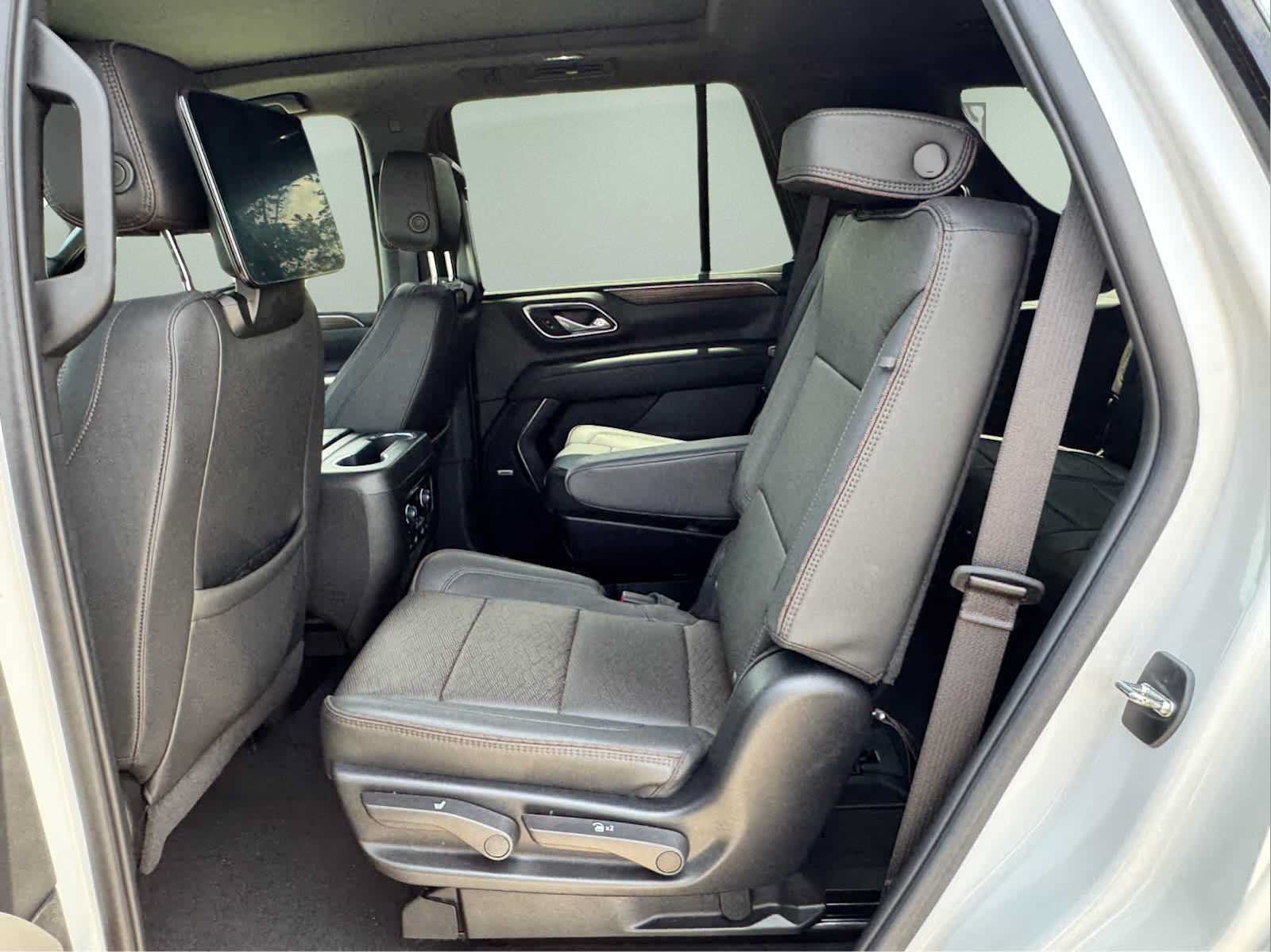 Used 2024 Chevrolet Tahoe High Country AWD/4WD image 25