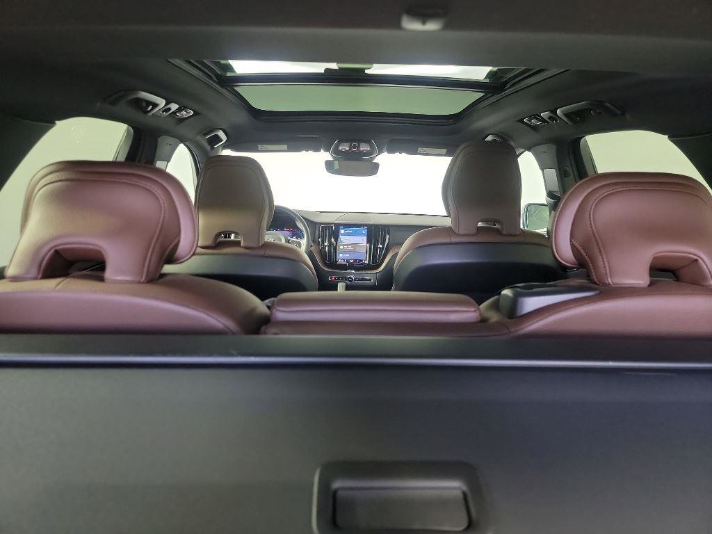 Used 2022 Volvo XC60 B5 Momentum w/ Advanced Package image 23