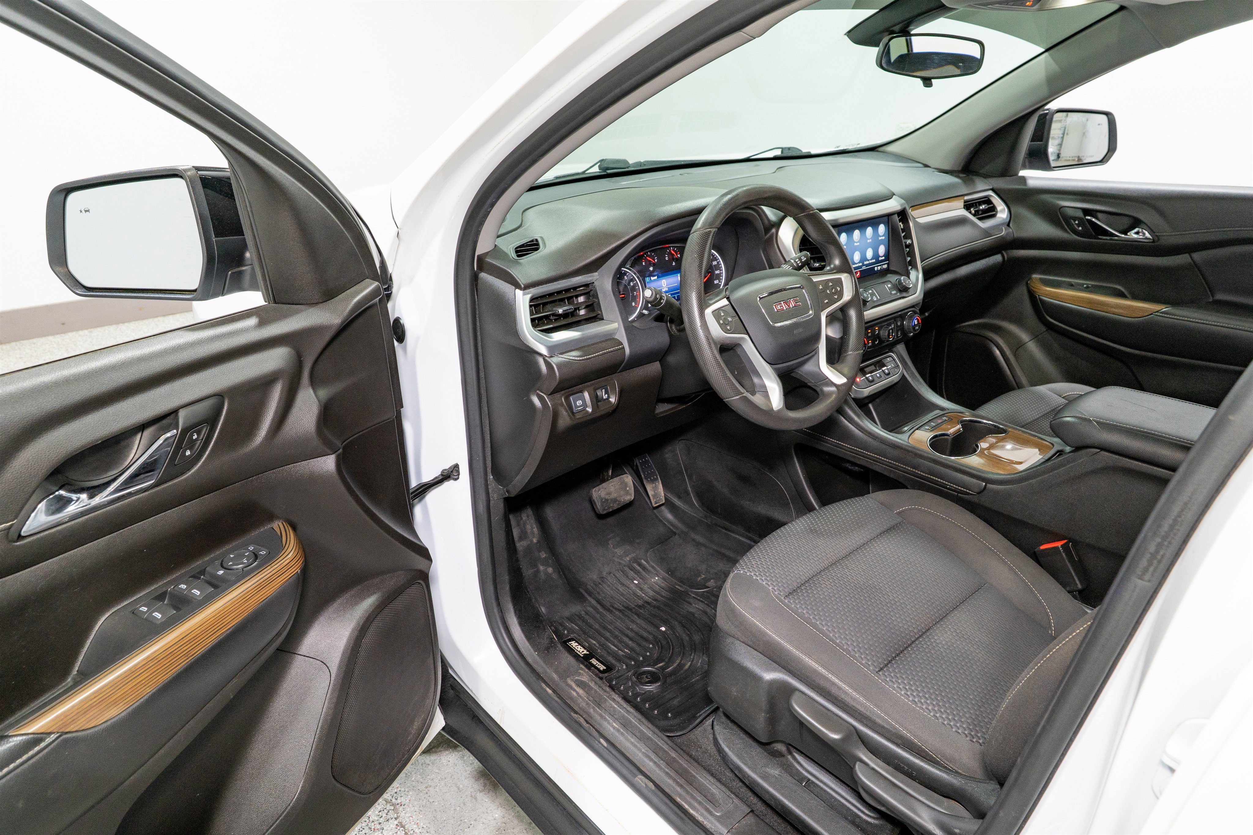 Used 2021 GMC Acadia SLE w/ Elevation Edition image 12