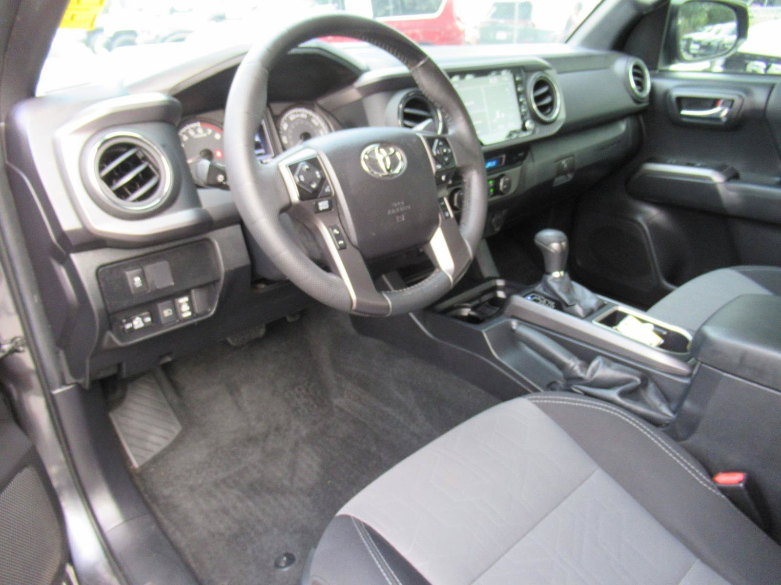 Used 2022 Toyota Tacoma TRD Sport w/ Technology Package RWD image 15