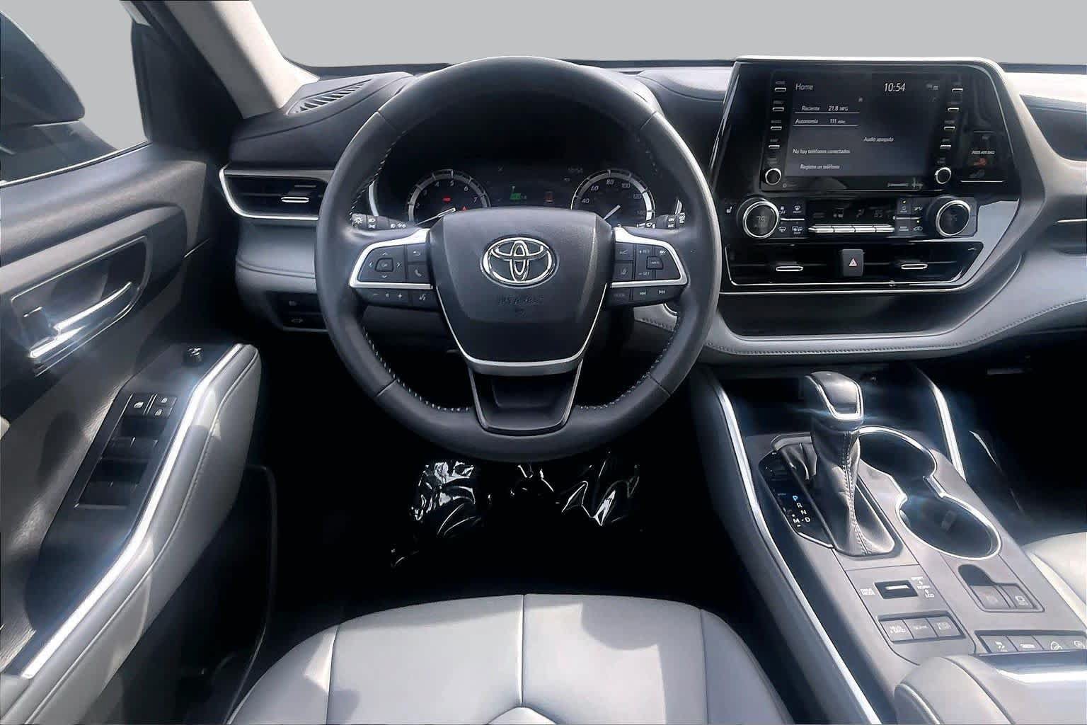 Used 2022 Toyota Highlander XLE AWD/4WD image 6
