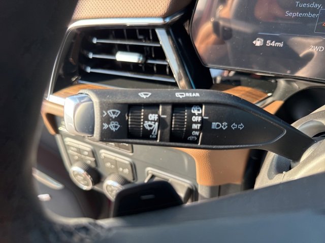 New 2026 Chevrolet Suburban High Country image 33