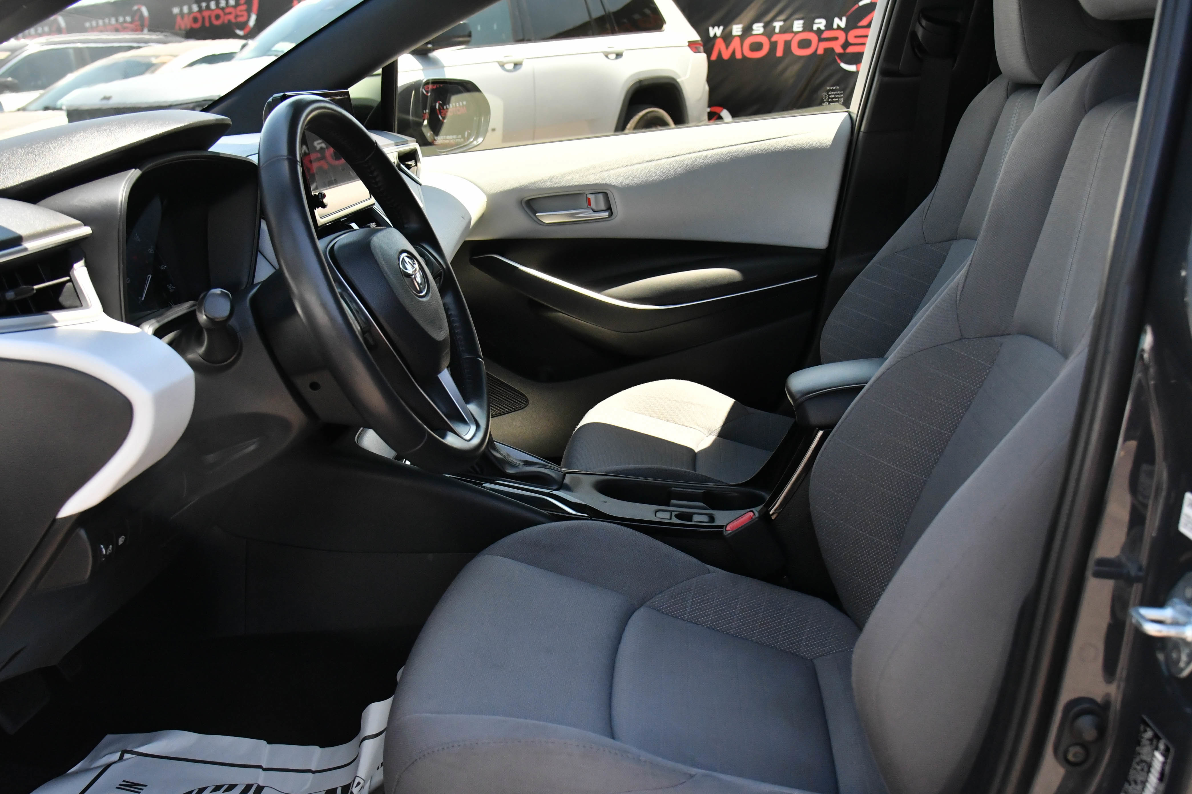 Used 2023 Toyota Corolla SE w/ SE Premium Package FWD image 17