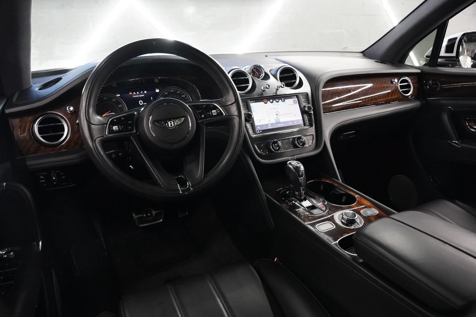 Used 2018 Bentley Bentayga Onyx Edition AWD/4WD image 28