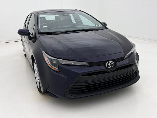 Used 2025 Toyota Corolla LE FWD image 3