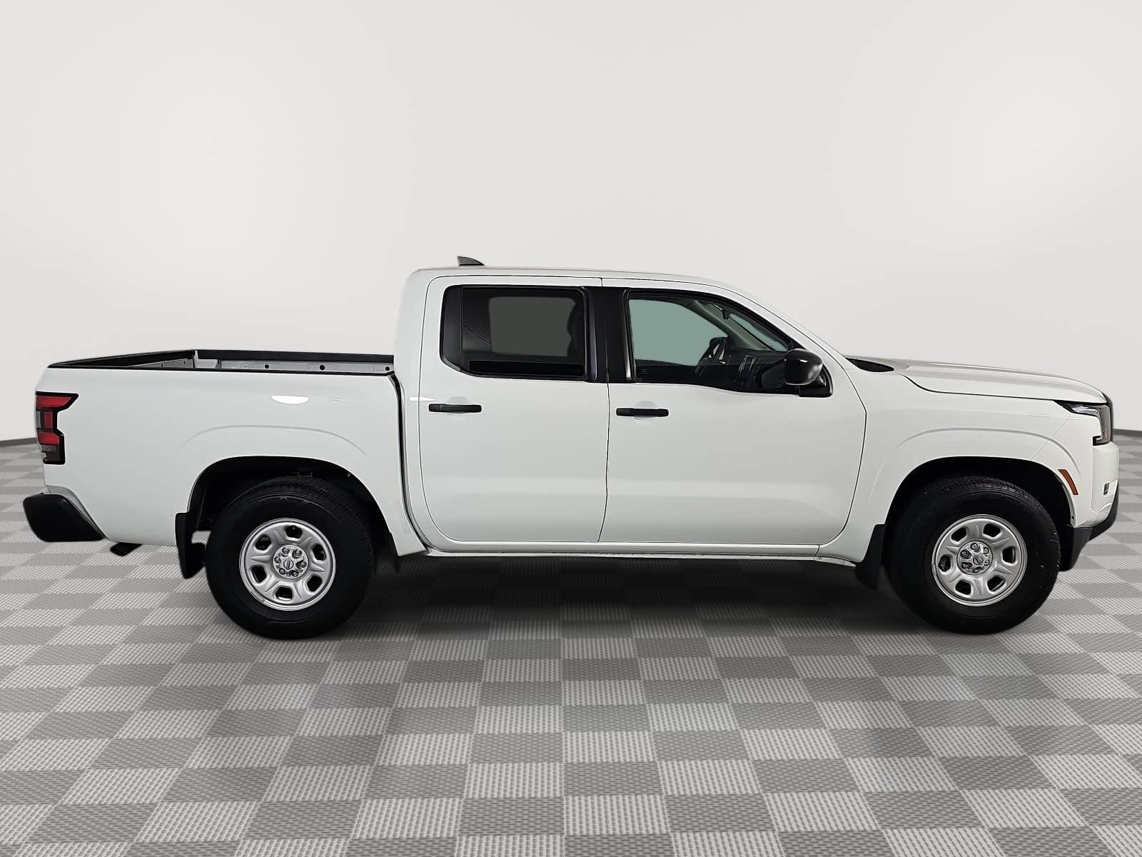 Used 2022 Nissan Frontier S RWD image 9