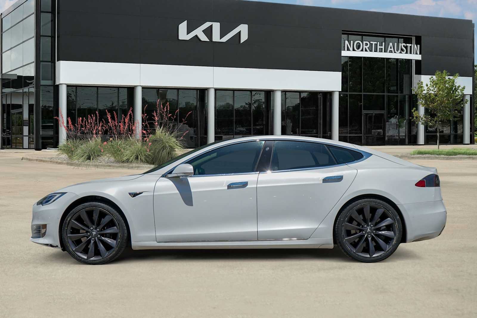 Used 2017 Tesla Model S 75D AWD/4WD image 3