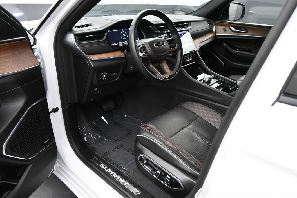Used 2023 Jeep Grand Cherokee L Summit w/ High Altitude Package AWD/4WD image 2