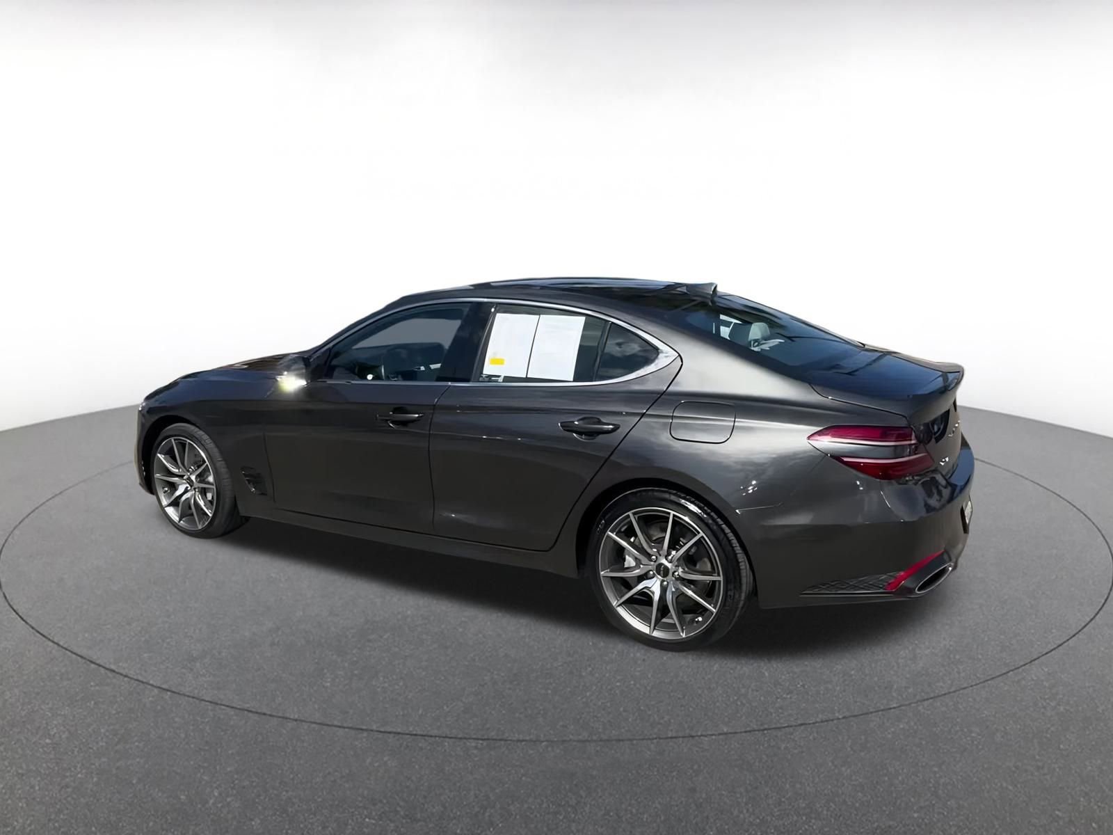 Used 2025 Genesis G70 2.5T image 10