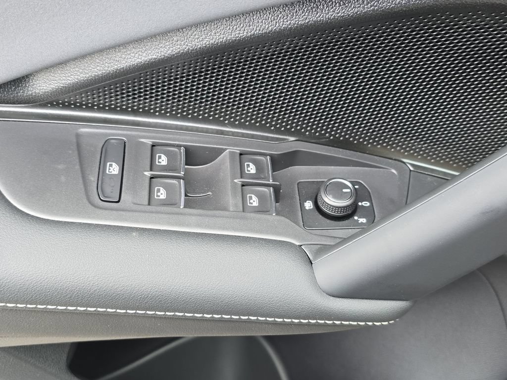 New 2026 Volkswagen Tiguan SE R-Line AWD/4WD image 23