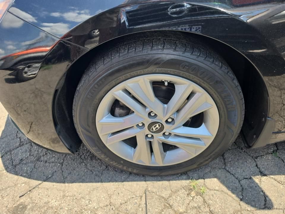 Used 2020 Hyundai Elantra Value Edition FWD image 8