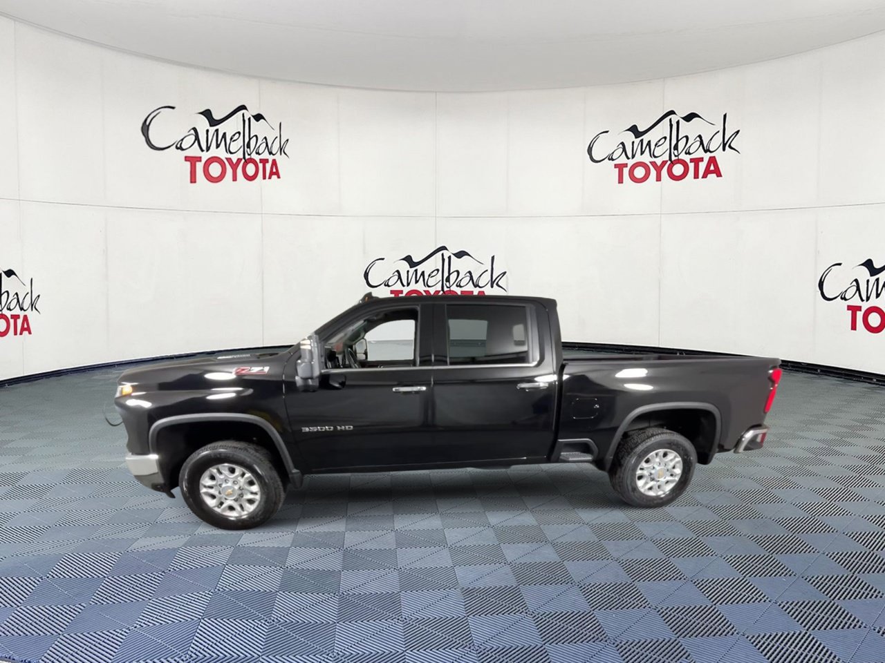 Used 2025 Chevrolet Silverado 3500 LTZ w/ LTZ Convenience Package AWD/4WD image 7