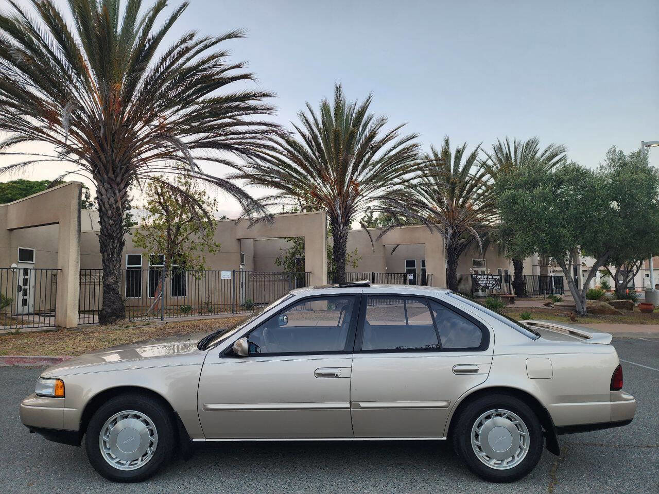 Used 1994 Nissan Maxima SE image 7