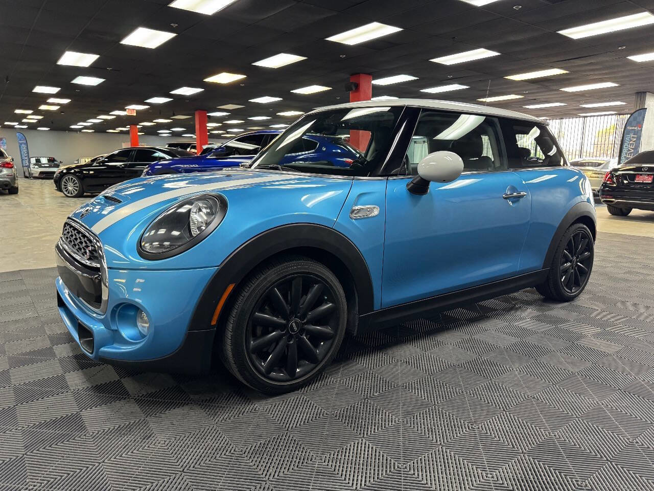 Used 2019 MINI Cooper S w/ Signature Upholstery Package image 7