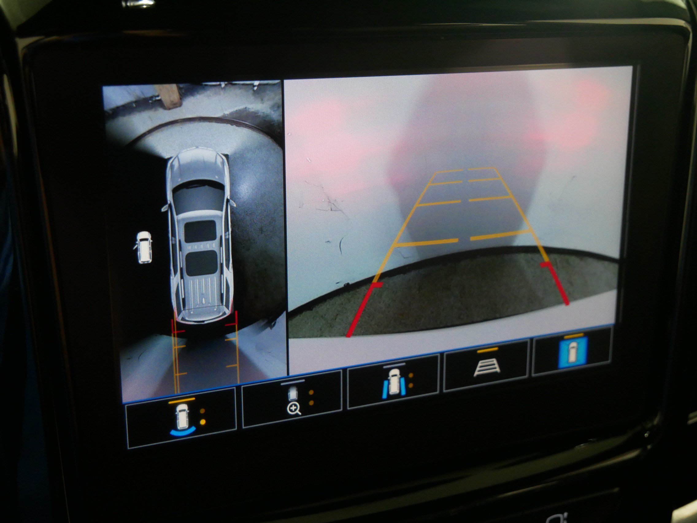 Used 2023 Chevrolet Traverse LT w/ Rear Camera Mirror Package AWD/4WD image 32