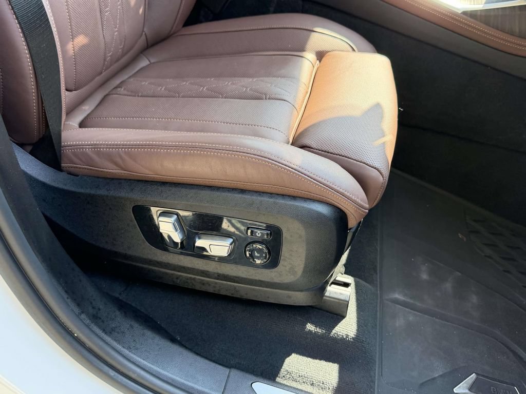 Used 2023 BMW X7 xDrive40i w/ Executive Package AWD/4WD image 9