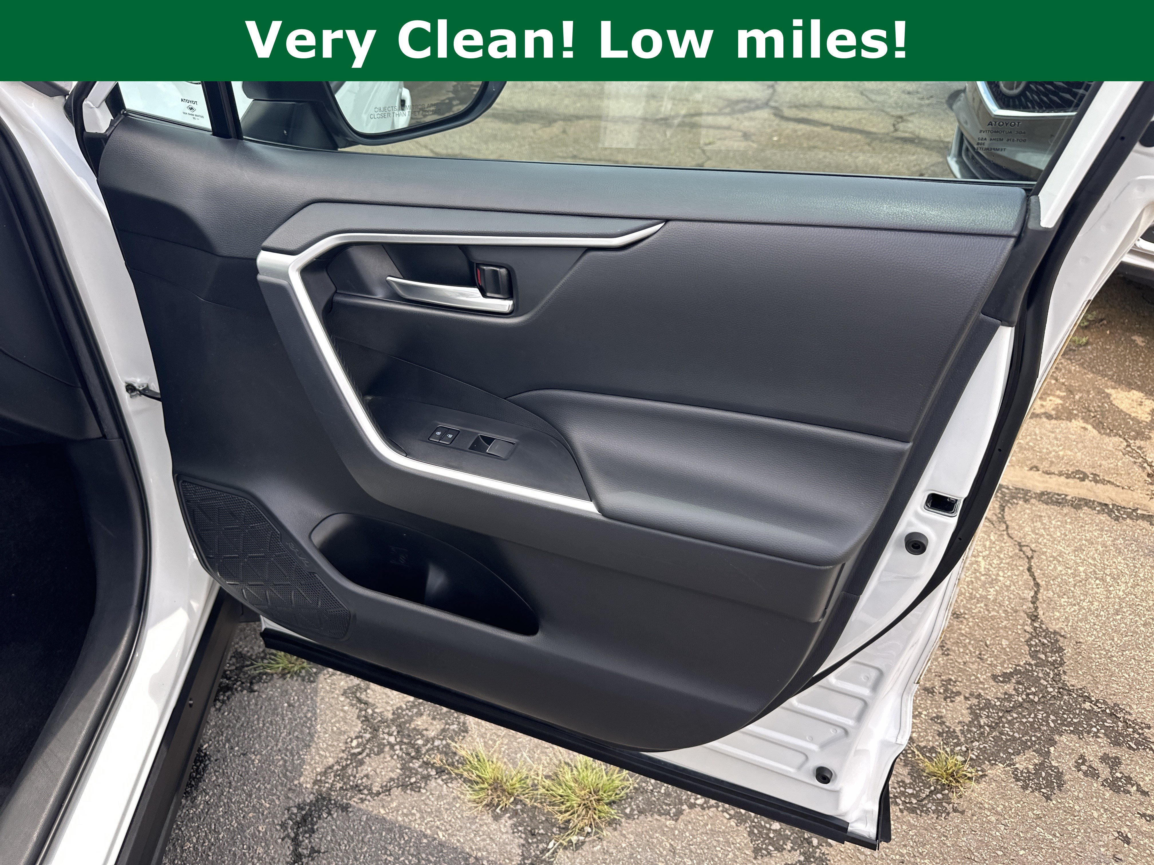Used 2023 Toyota RAV4 XLE w/ Convenience Package FWD image 16
