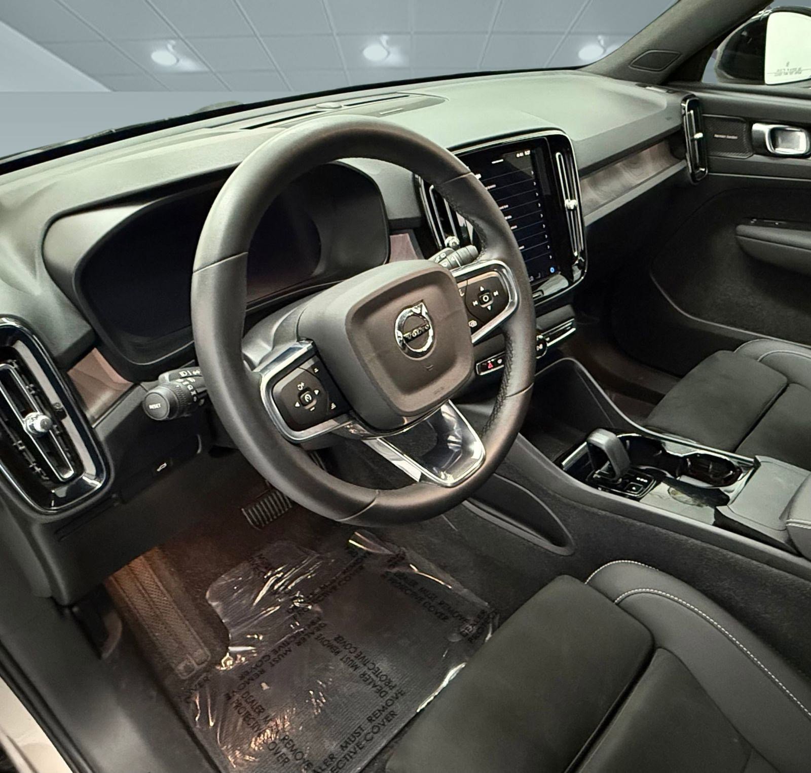 Used 2024 Volvo XC40 Recharge Ultimate w/ Protection Package Premier image 4