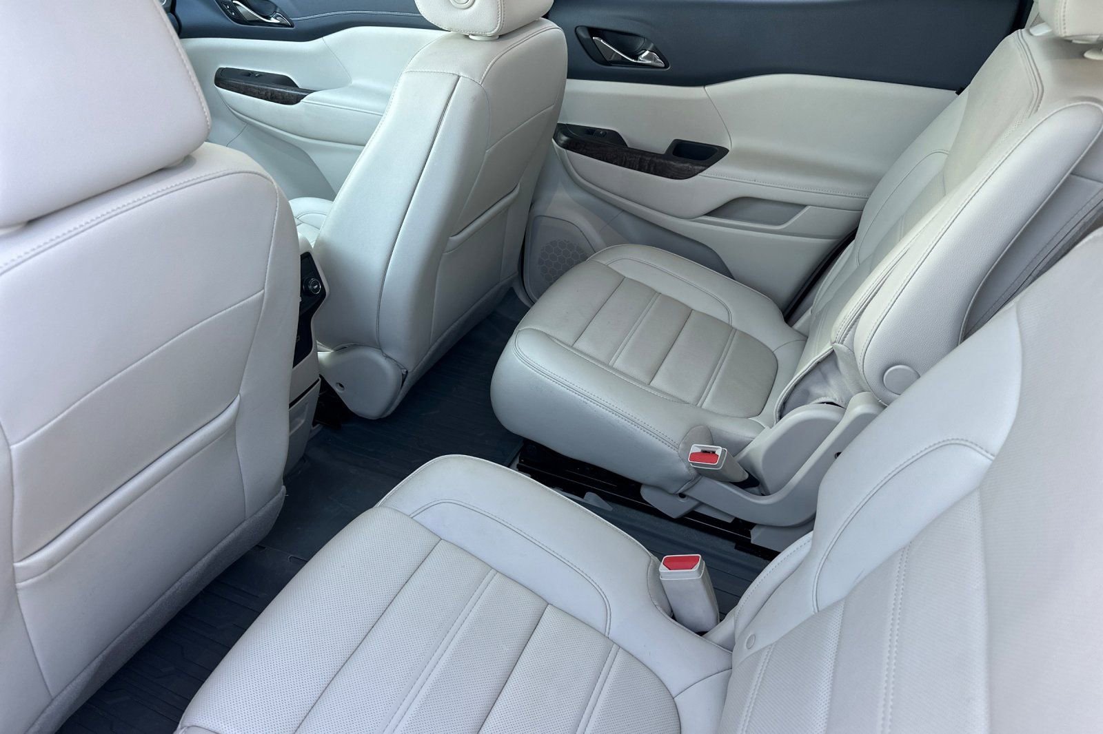 Used 2021 GMC Acadia Denali w/ Denali Ultimate Package AWD/4WD image 13