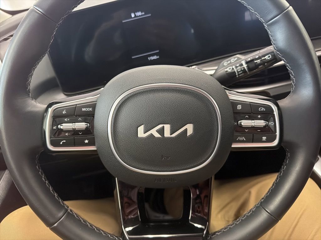 Used 2025 Kia Sorento S w/ Panoramic Sunroof Package image 8