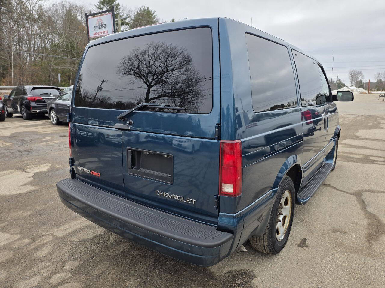 Used 2003 Chevrolet Astro LS AWD 3dr Mini Van w/ LS Preferred Equipment Group image 9