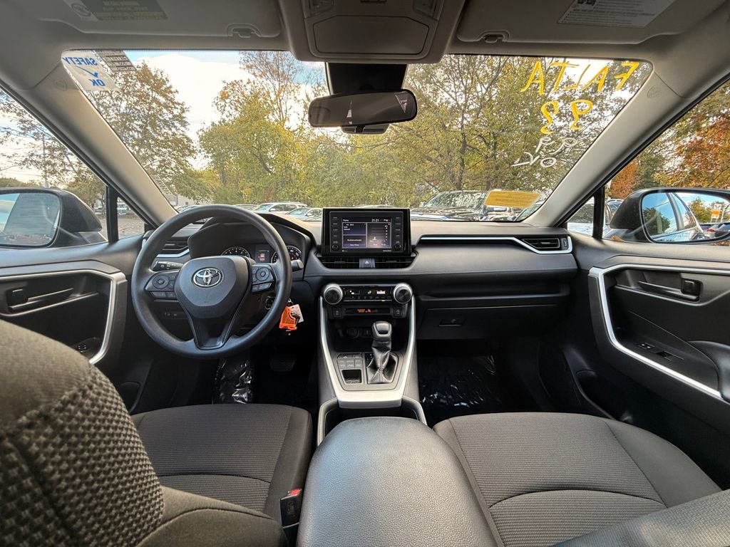 Used 2022 Toyota RAV4 LE image 17
