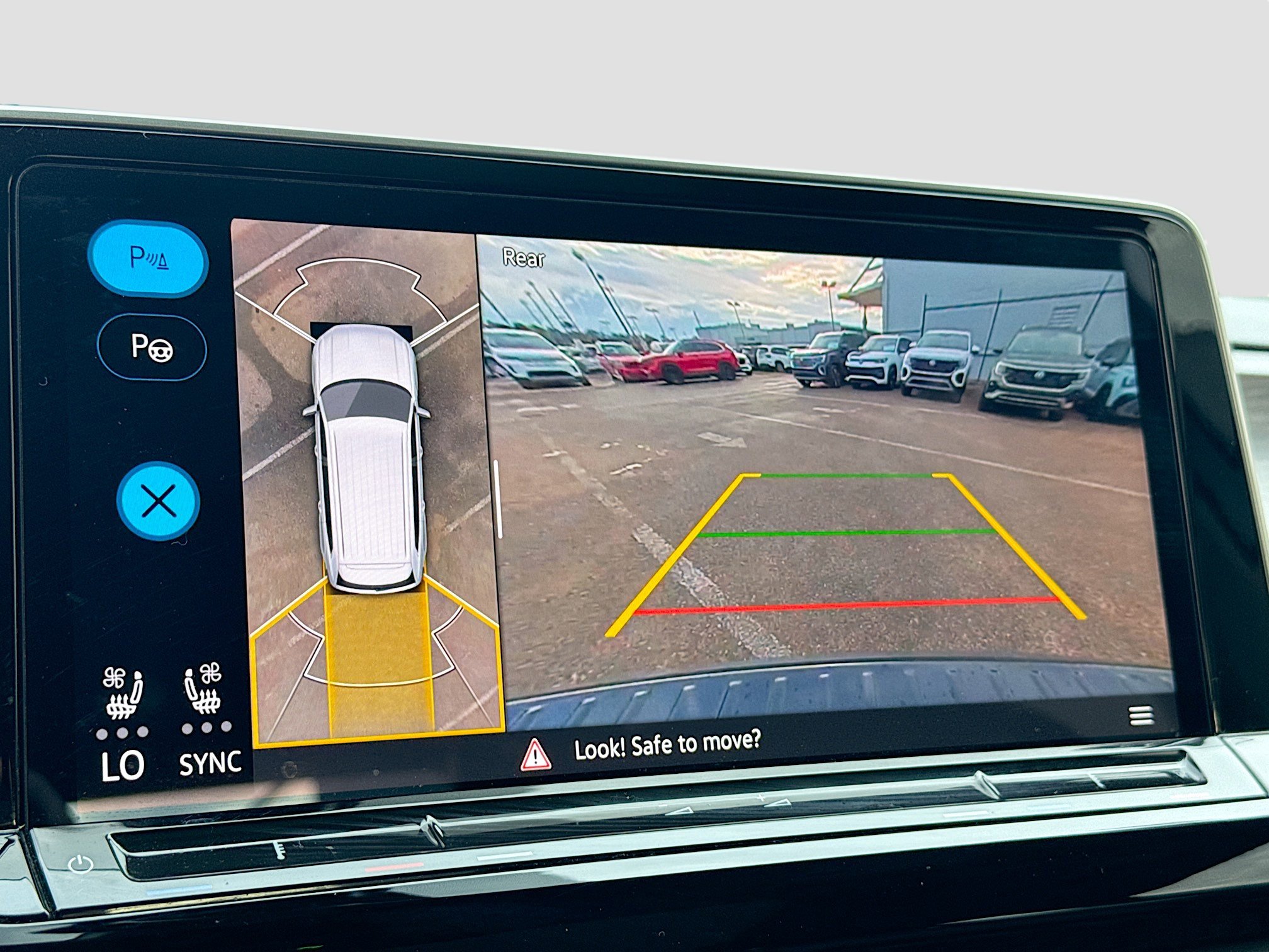 Used 2024 Volkswagen Atlas SEL Premium R-Line image 35