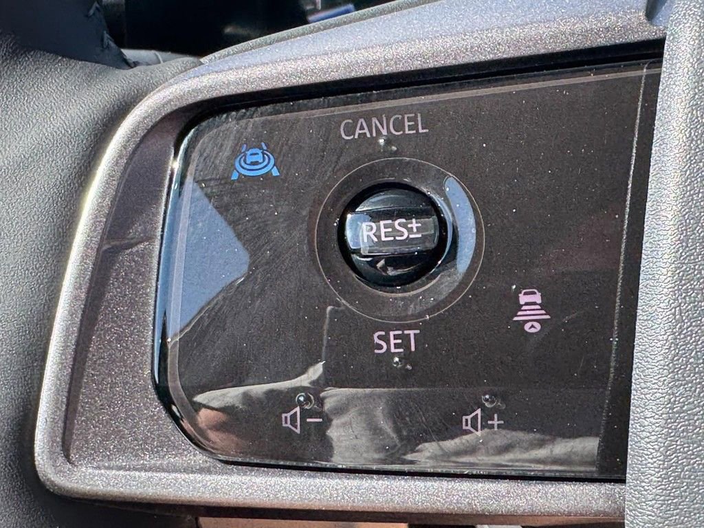 Used 2025 Nissan Murano SV AWD/4WD image 16