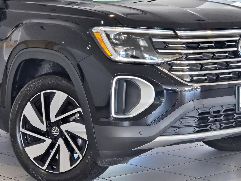 Used 2024 Volkswagen Atlas SEL AWD/4WD image 2