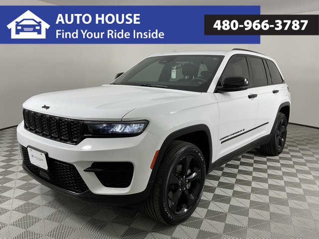 Used 2024 Jeep Grand Cherokee Altitude image 1