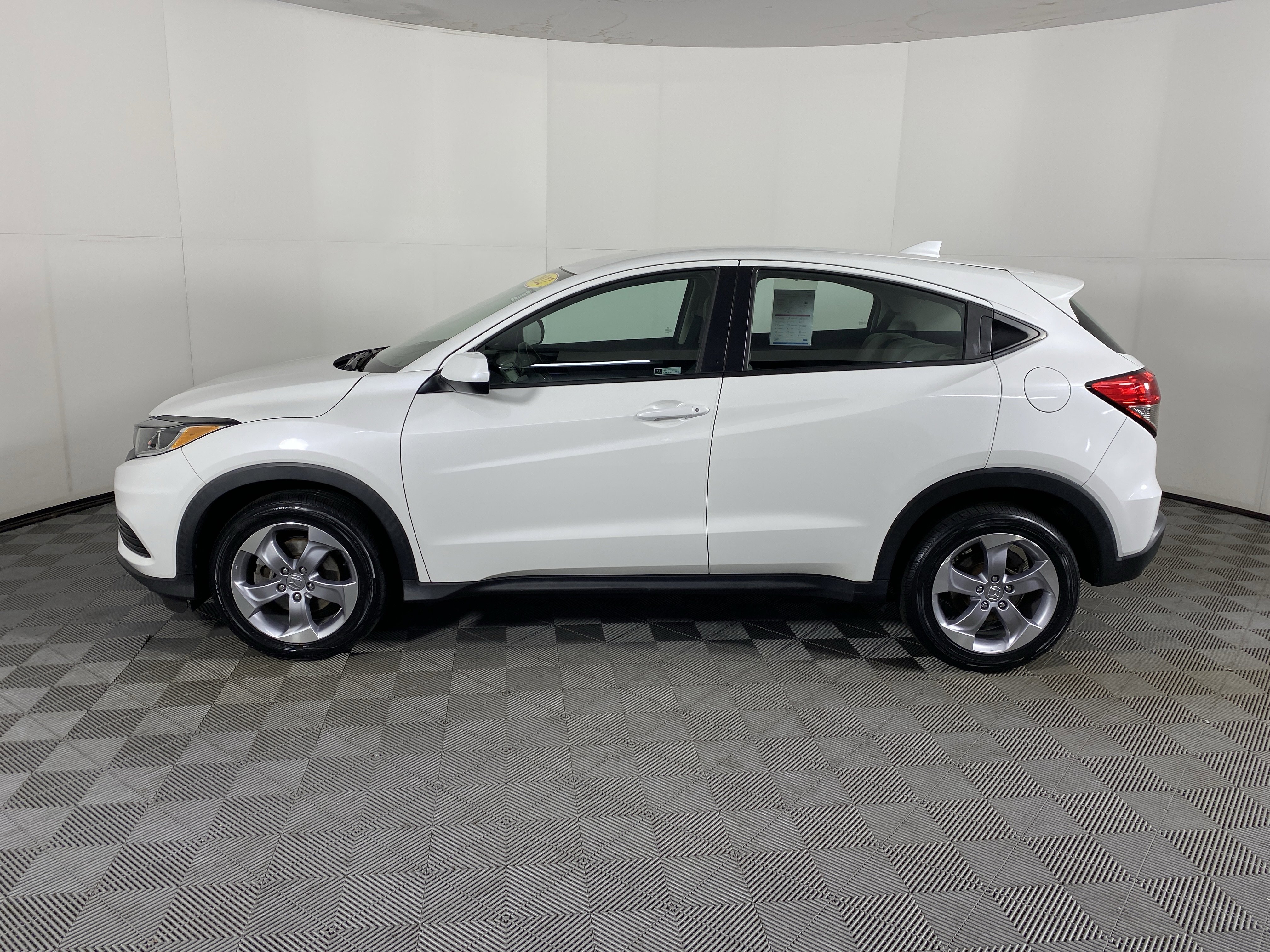 Used 2022 Honda HR-V LX image 9
