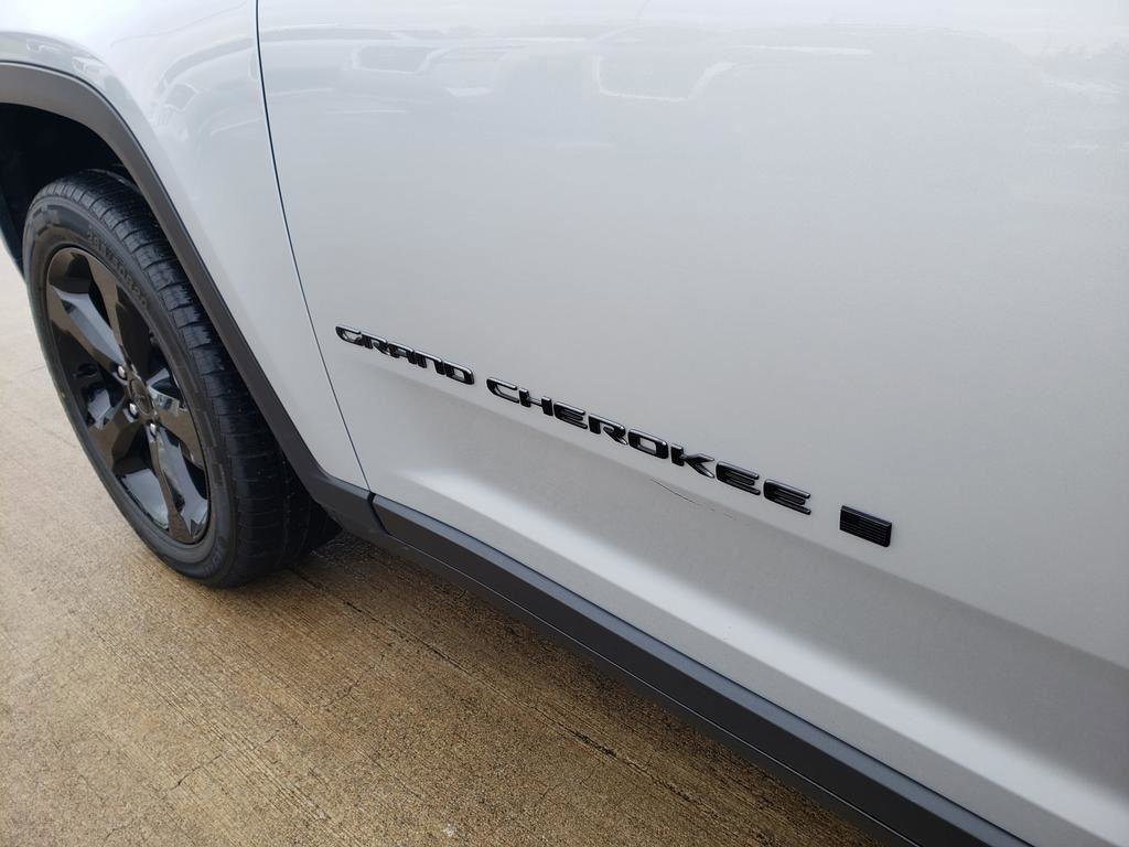 Used 2023 Jeep Grand Cherokee L Laredo image 15