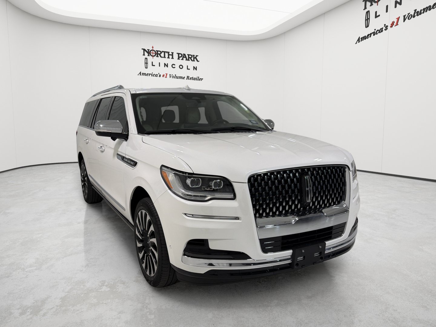 Used 2023 Lincoln Navigator L Black Label AWD/4WD image 7