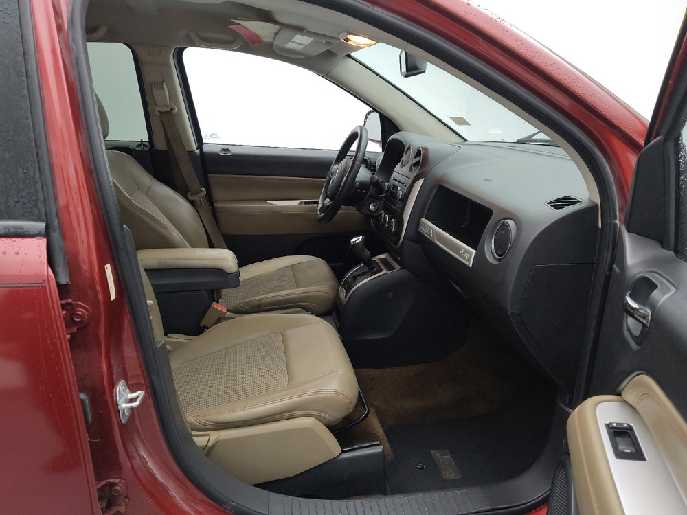 Used 2014 Jeep Compass Latitude FWD image 21