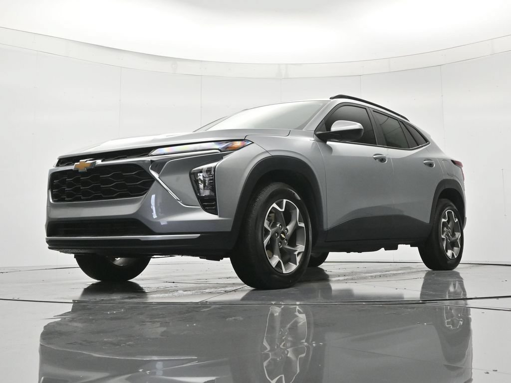 Certified 2025 Chevrolet Trax LT FWD image 36