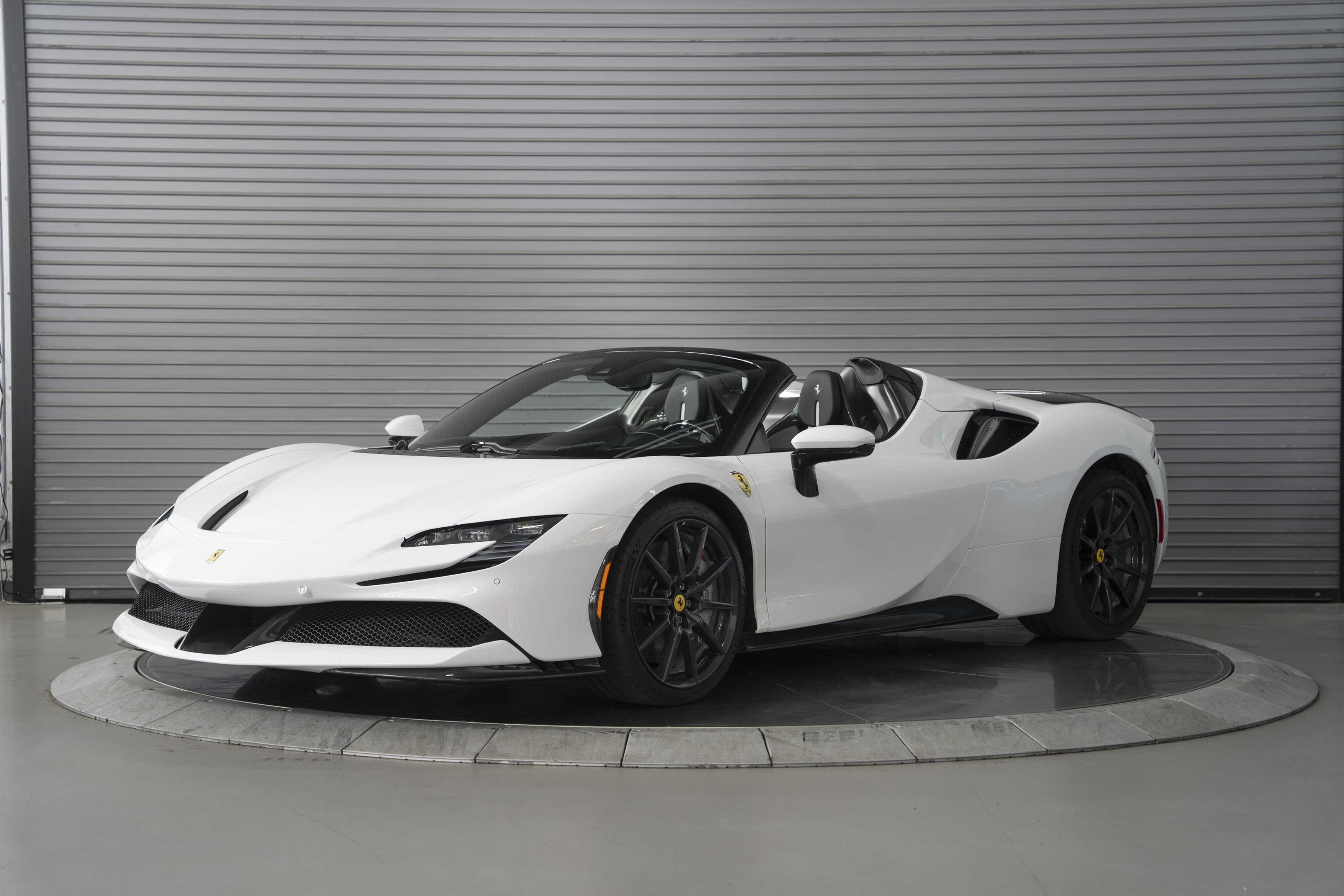 Used 2023 Ferrari SF90 Spider AWD/4WD image 1