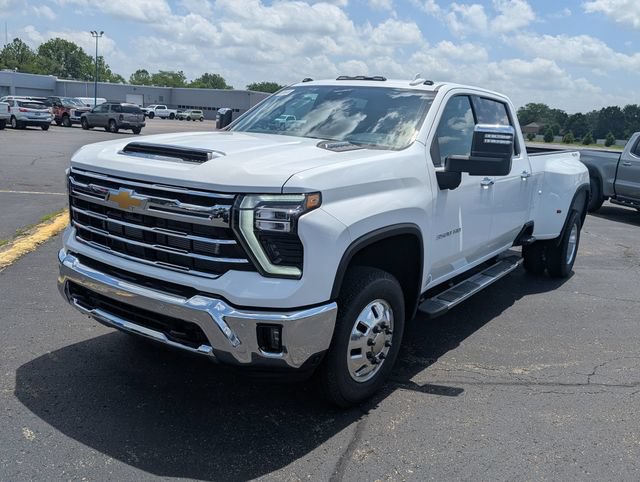 New 2026 Chevrolet Silverado 3500 LTZ w/ LTZ Plus Package AWD/4WD image 3