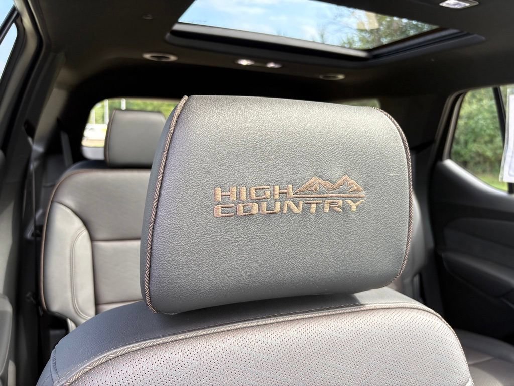 Used 2023 Chevrolet Traverse High Country AWD/4WD image 43