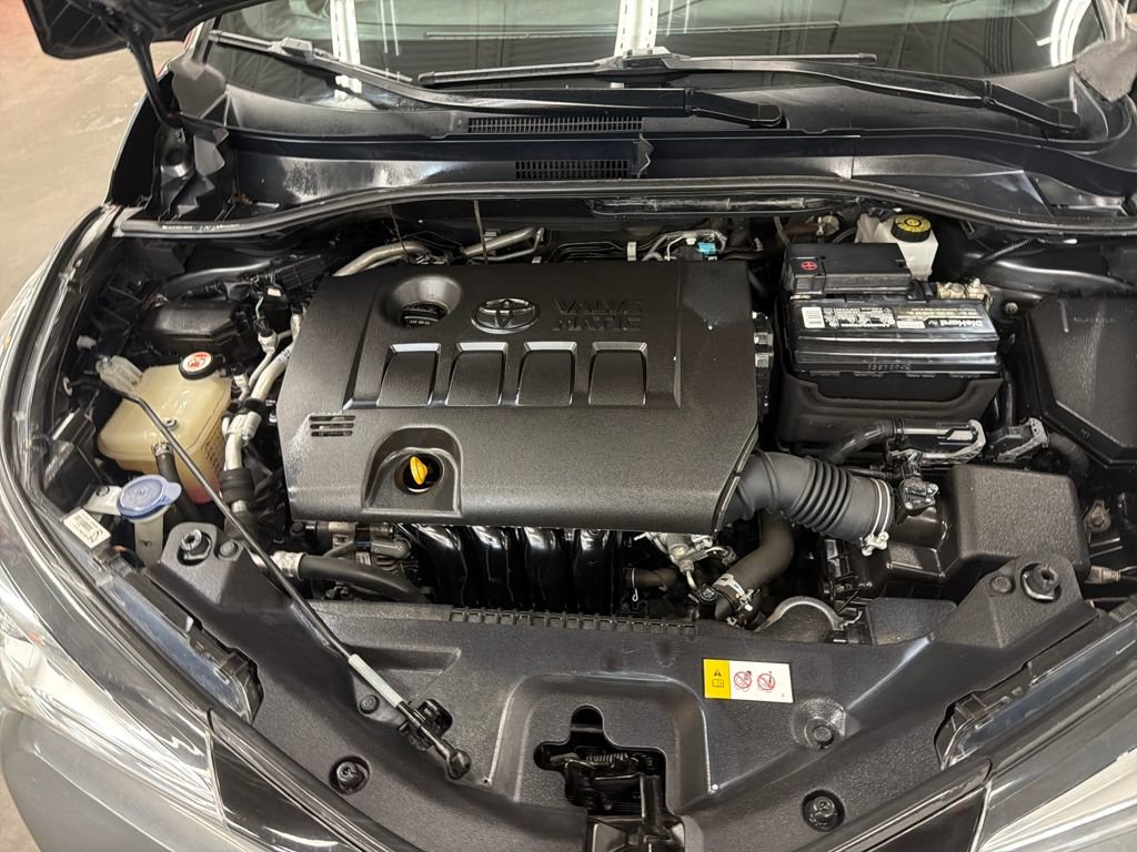 Used 2018 Toyota C-HR XLE image 29