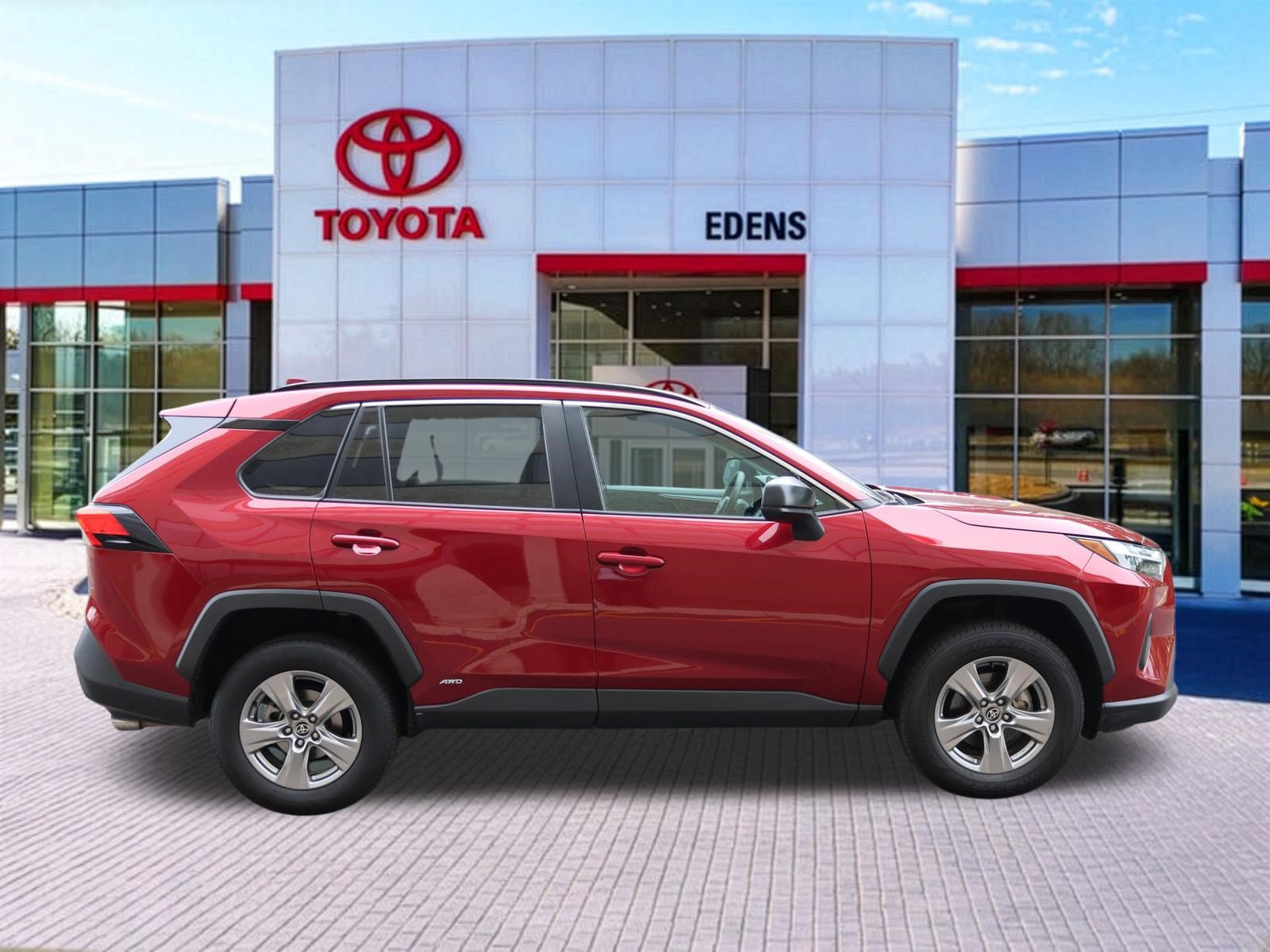Used 2025 Toyota RAV4 LE AWD/4WD image 2
