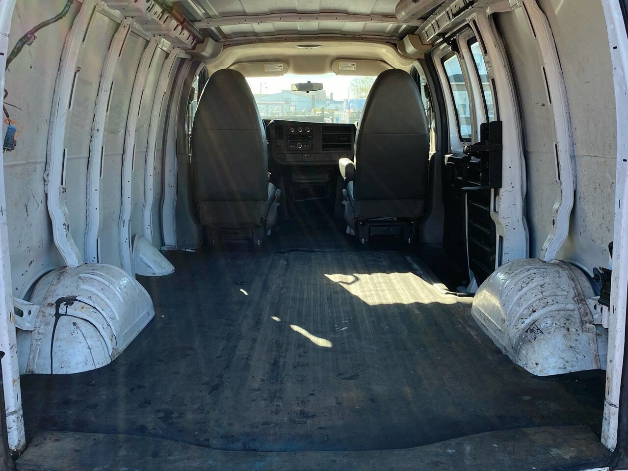 Used 2014 Chevrolet Express 1500 image 20