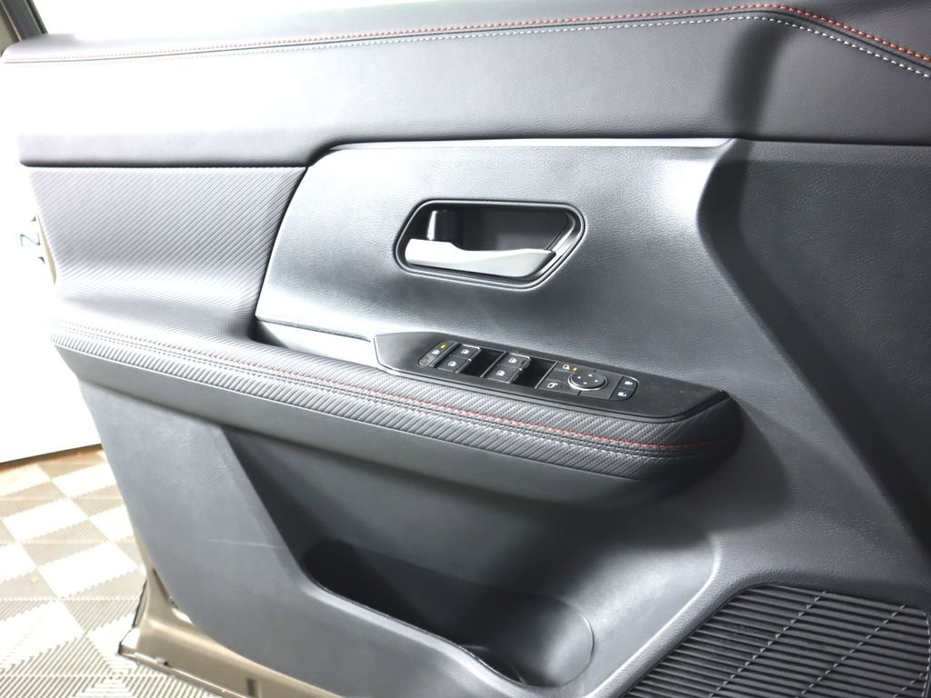 New 2026 Nissan Kicks SR w/ Cold Weather Package image 15