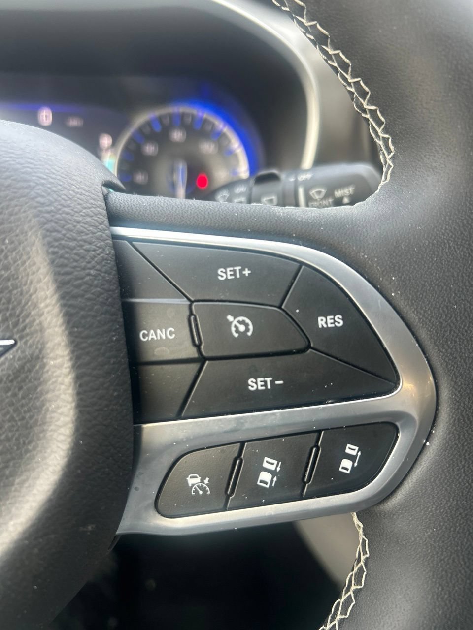 Used 2024 Chrysler Pacifica Touring-L w/ Uconnect Theater Family Group FWD image 20