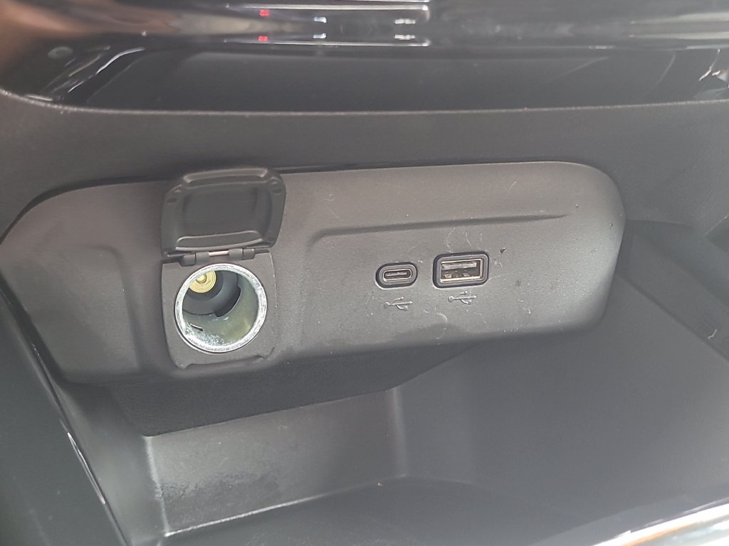 Used 2025 Chevrolet Trax LT FWD image 27