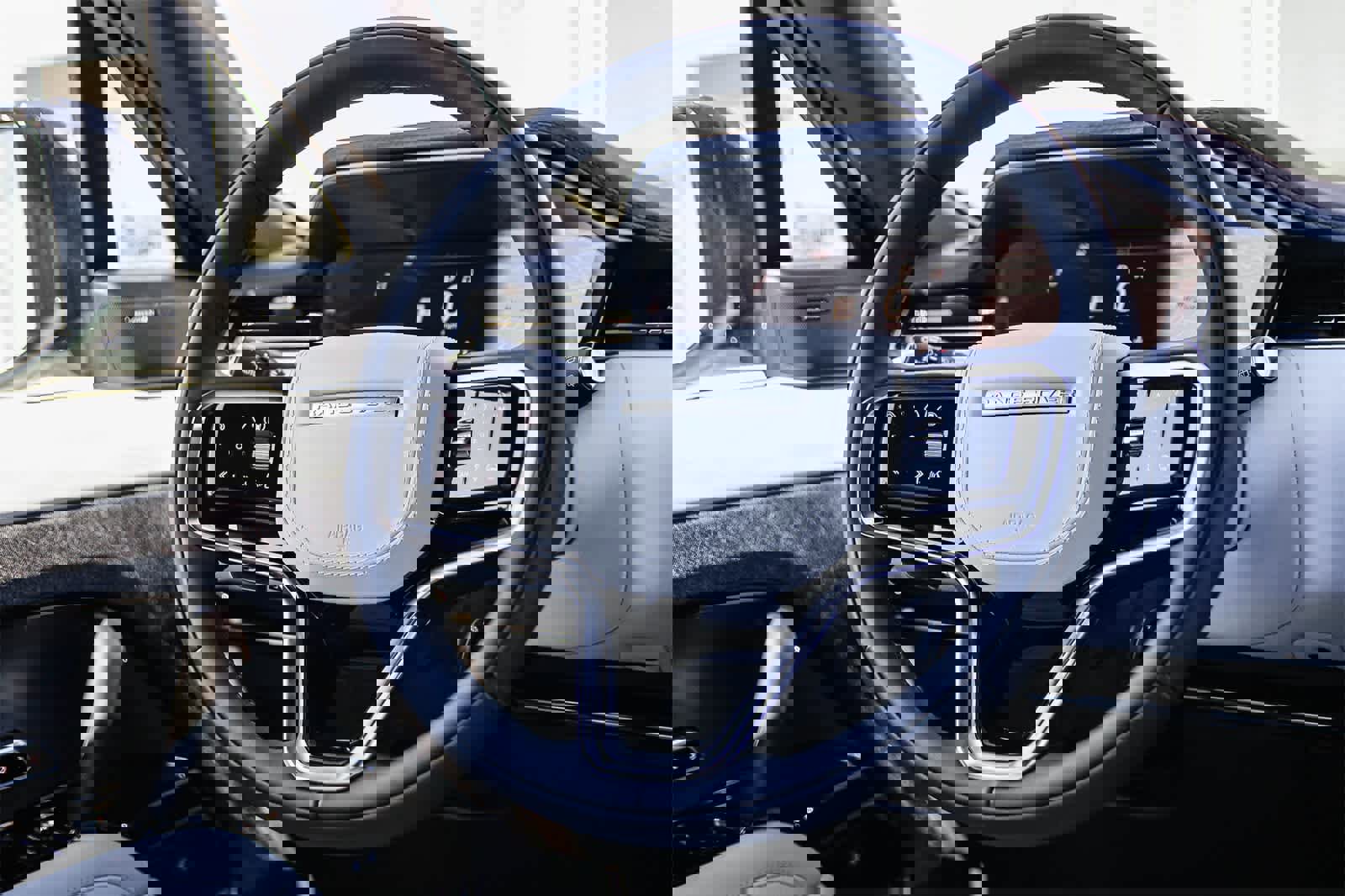 New 2026 Land Rover Range Rover Sport SE image 15