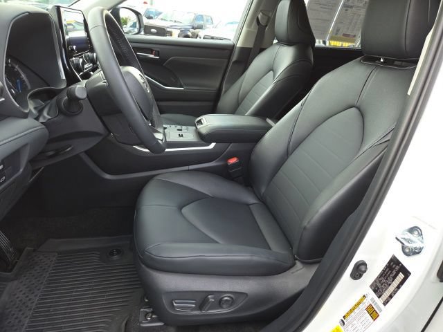 Used 2026 Toyota Highlander XLE AWD/4WD image 9