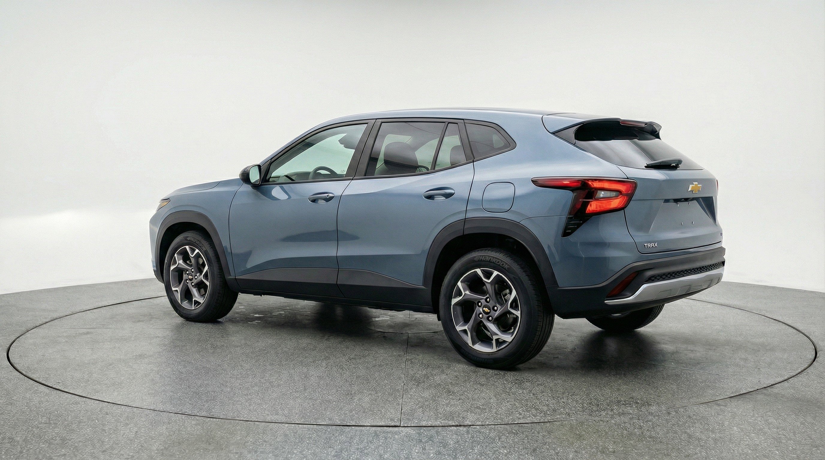Used 2025 Chevrolet Trax LT FWD image 6
