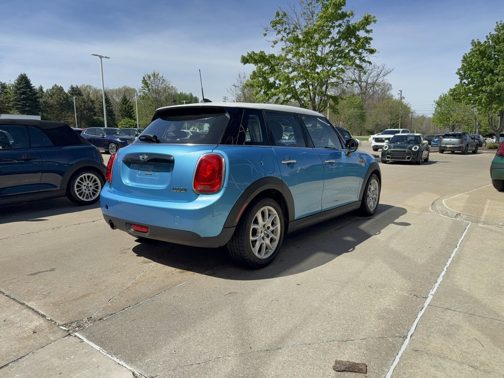Used 2017 MINI Cooper 4-Door Hardtop FWD image 4