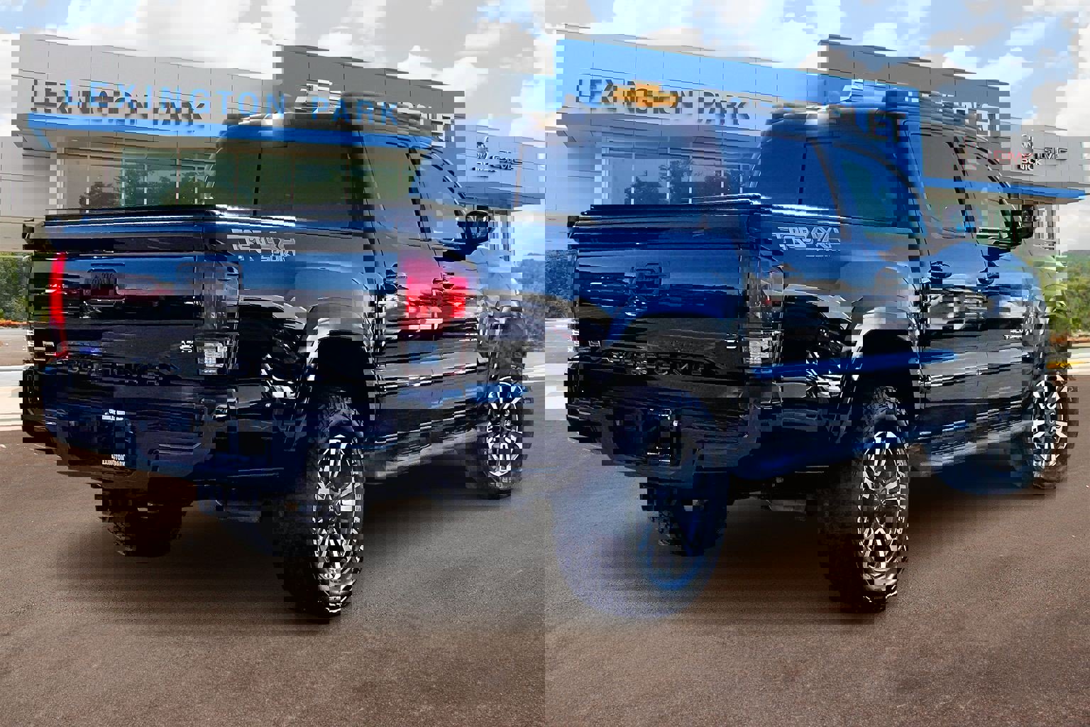 Used 2019 Toyota Tacoma TRD Sport image 13